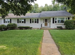 7 Warbler Cir, Bloomfield, CT 06002