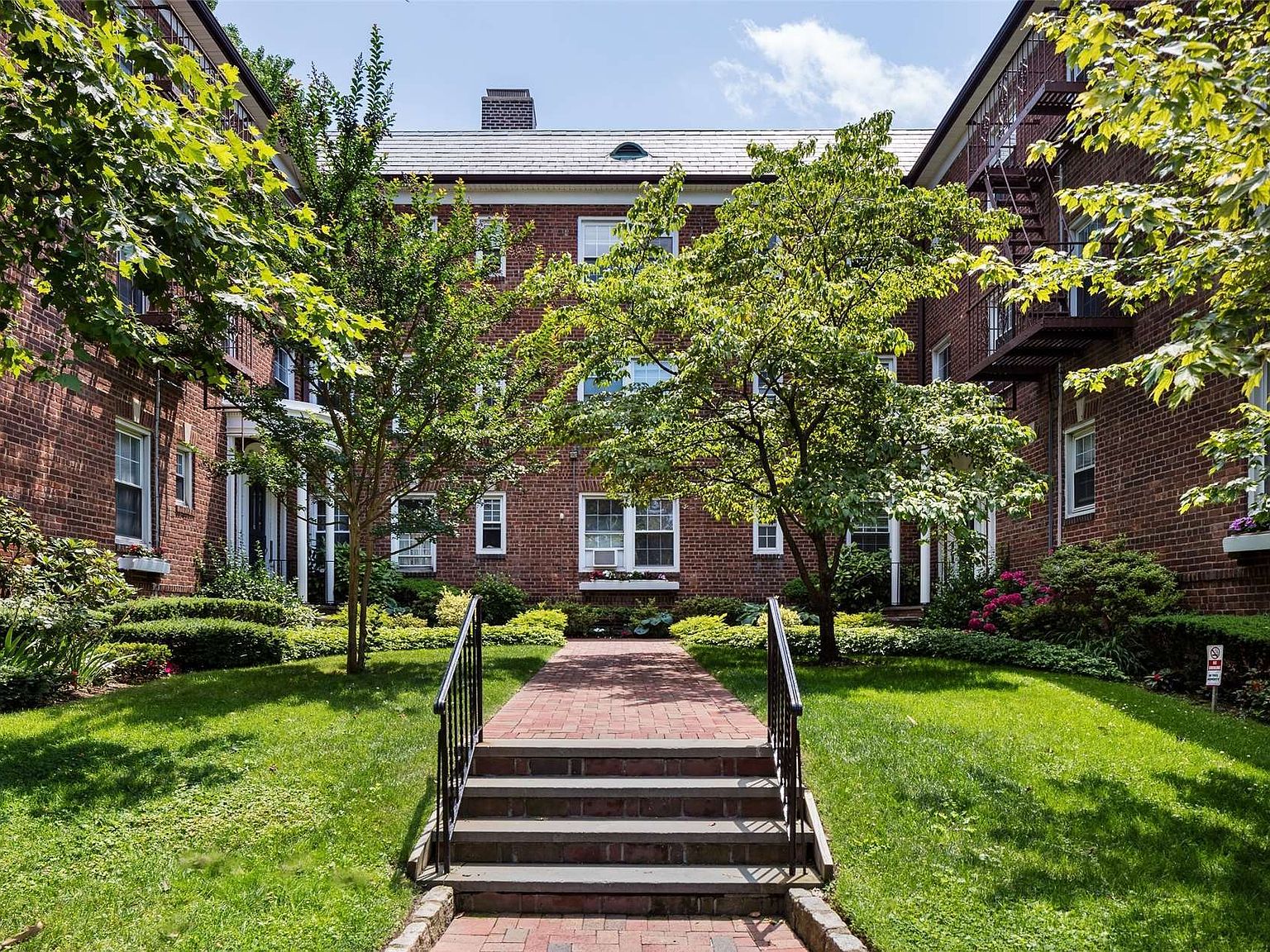 8 Welwyn Road UNIT 1E, Great Neck, NY 11021 Zillow