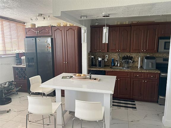 5th image of 300 Madeira Ave APT 301