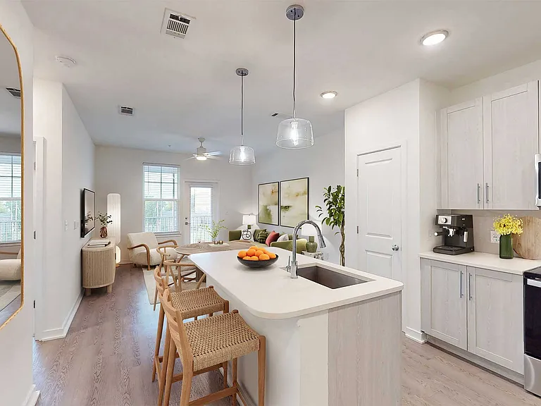 Essex Luxe Apartments — Photo 6