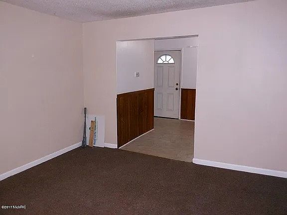 3rd image of 2136 Sanford St