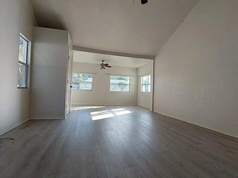 2111 E Grant Ave — Photo 3