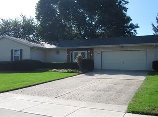 208 Linder Ln, Rochelle, IL 61068