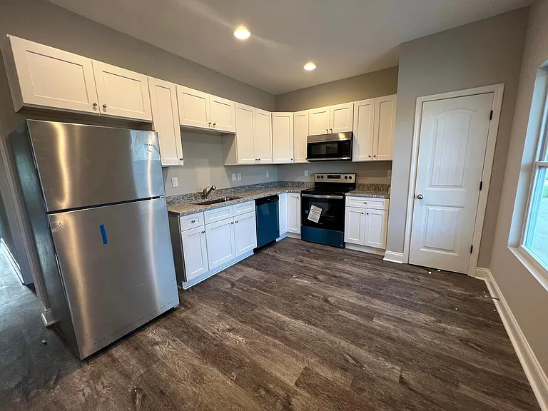 699 Love Springs Rd #B — Photo 8