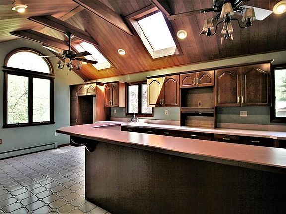 Kitchen with center island