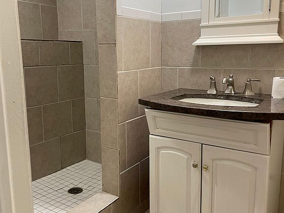 5th image of 125 Glen Ave #1A