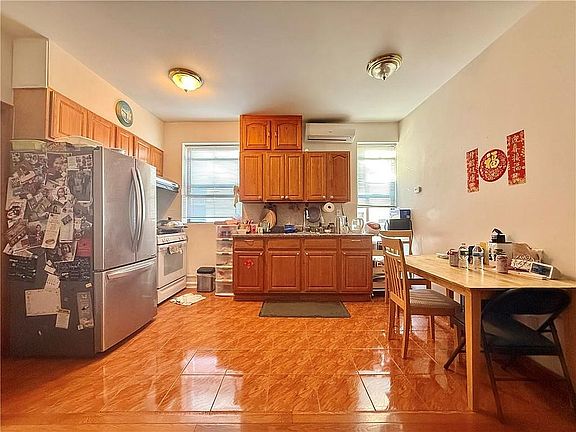 3rd image of 2125 77th St