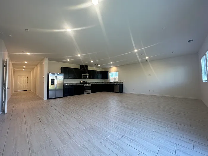 4 bed, 2.0 bath, 1951 sqft, $2,895 — Photo 3