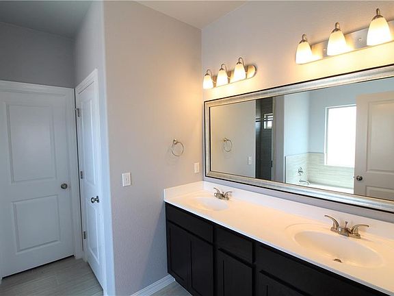 4th image of 823 Lorraine Park Ave