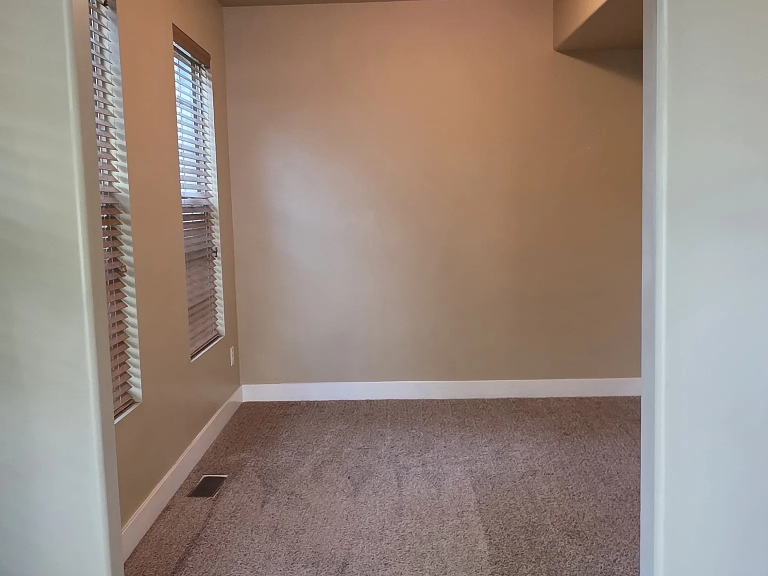 4 bed, 3.5 bath, 2484 sqft, $2,850 — Photo 4