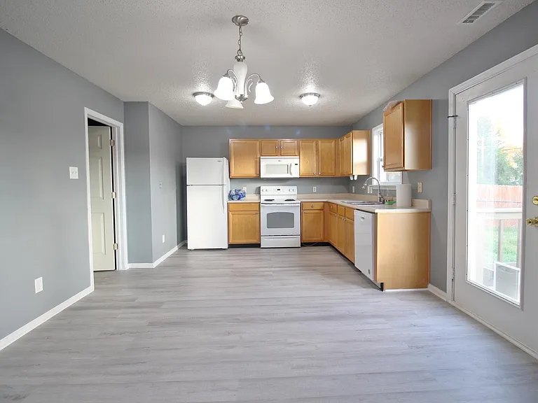 945 Shenandoah Way — Photo 13