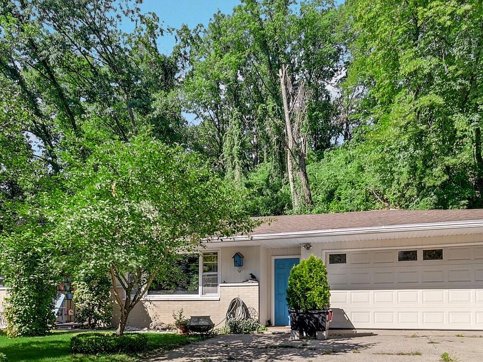 1st image of 28 Woodland Trl