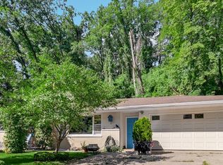 28 Woodland Trl, Portage, IN 46368
