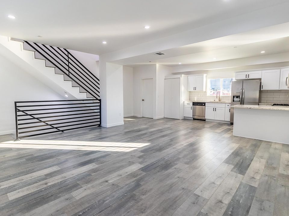 MODERN DINING AREA