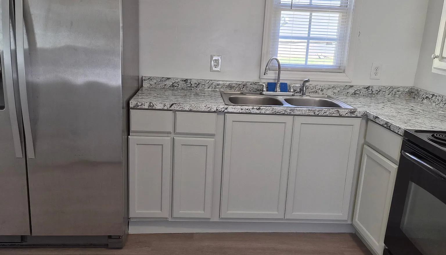 3 bed, 640 sqft, $1,200 — Photo 2