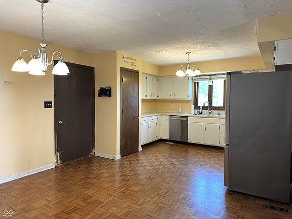 4th image of 8341 Christiana Ln