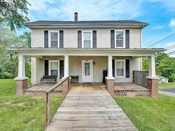 1201 4th St #3, Radford, VA 24141