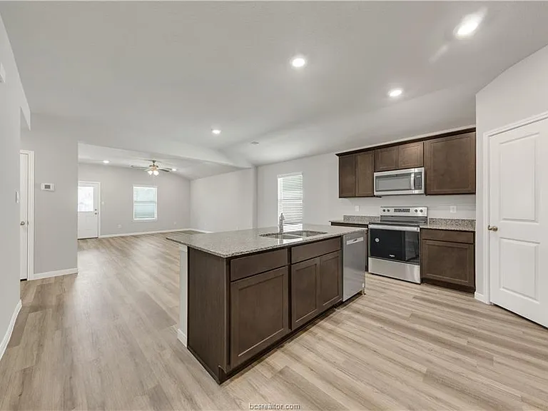 5350 Samuel Run — Photo 2