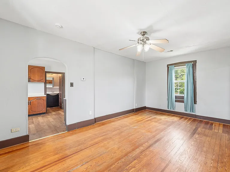511 W Schirmer St #2F — Photo 16