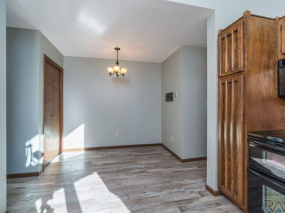 5th image of 26916 Baker Park Pl