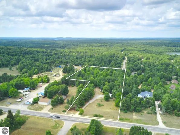 11496 Us Highway 31, Interlochen, MI 49643