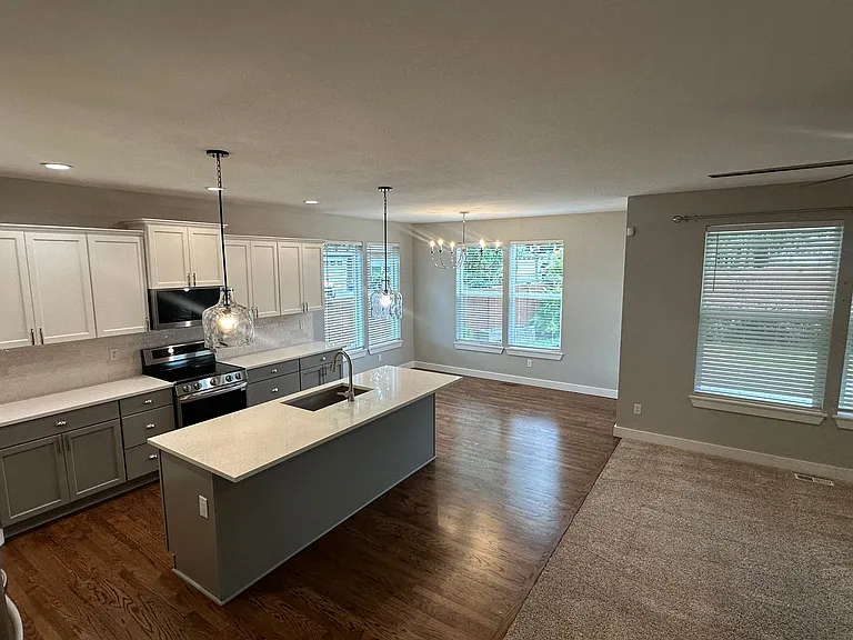7758 McKinley Loop NE — Photo 12