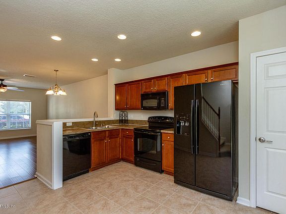 5th image of 11463 Summerview Cir