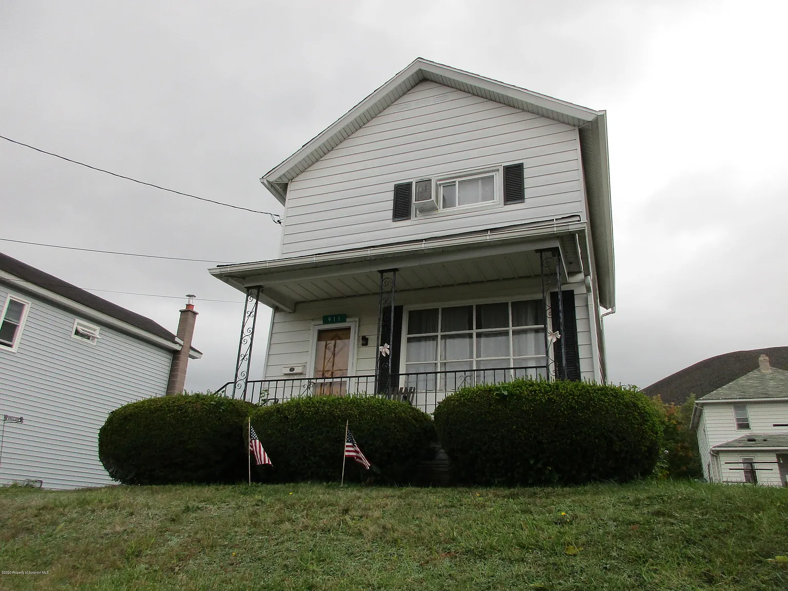 911 Carmalt St photo 1