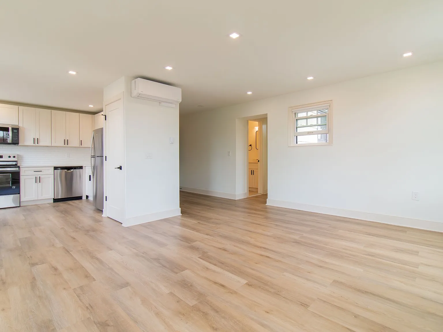 Huntington Apartments — Photo 4