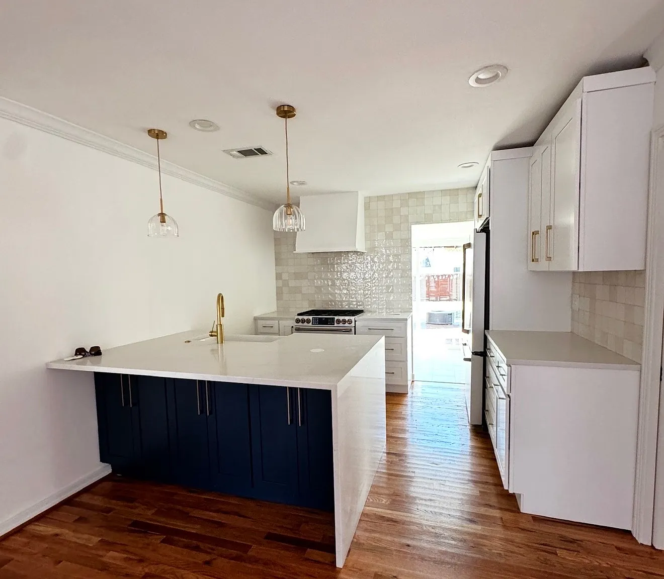3 bed, 2.5 bath, 1200 sqft, $2,500 — Photo 4