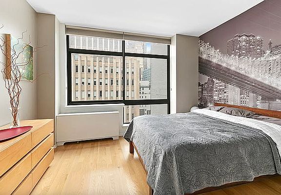 4th image of 303 E 43rd St APT 9A