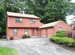 636 Top Ridge Dr, Albany, NY 12203