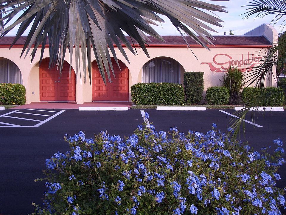 Community pool & club house