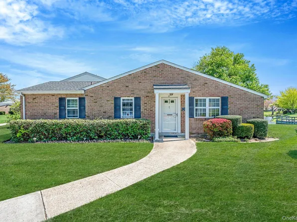 47 Harbor N, Amityville, NY 11701