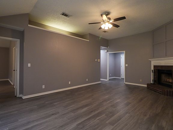 4th image of 2414 Silverhill Dr
