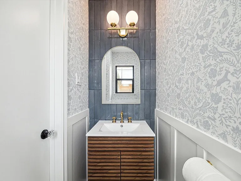 7715 Twin Hills Dr — Photo 17