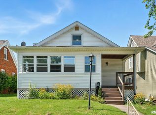 142 11th St, Silvis, IL 61282