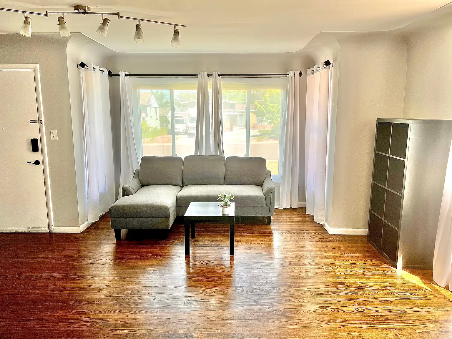 485 Zenobia St — Photo 2
