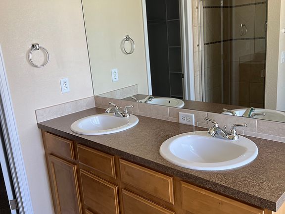 5th image of 1110 Crescent Dr