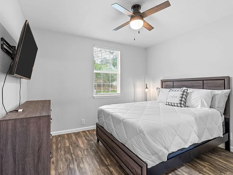412 Waco Ave — Photo 16