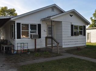 913 N Riverside Dr, Winamac, IN 46996