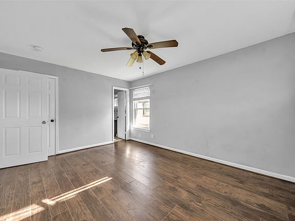 2nd image of 2939 Bay Oaks Dr