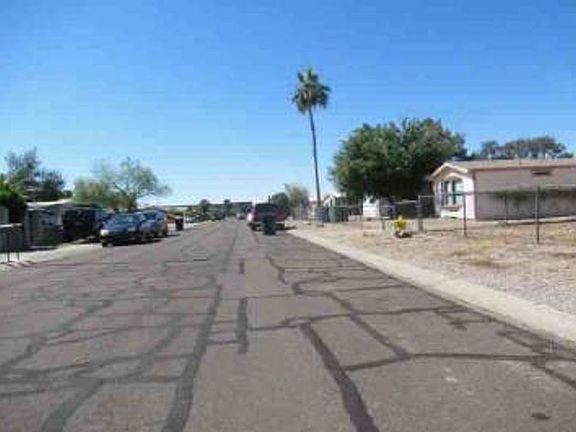 Exterior Neighborhood (street photo)