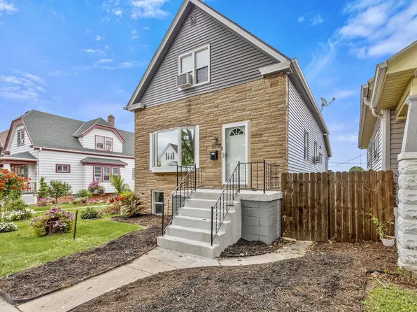 3252 South 14th STREET, Milwaukee, WI 53215