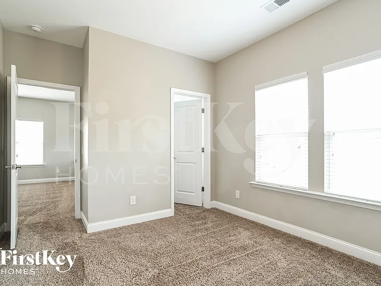 112 Keats Aly — Photo 11