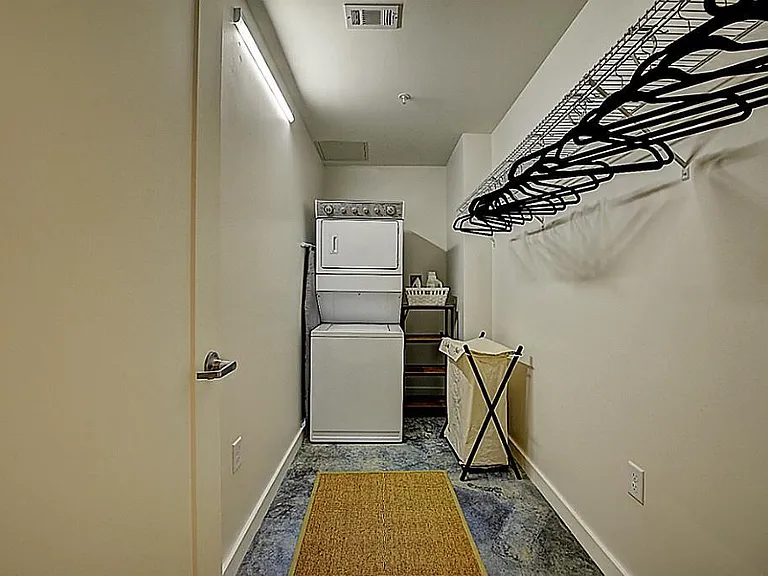 Mid Main — Photo 31