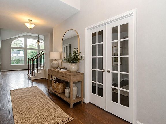 4th image of 302 Trillium Dr
