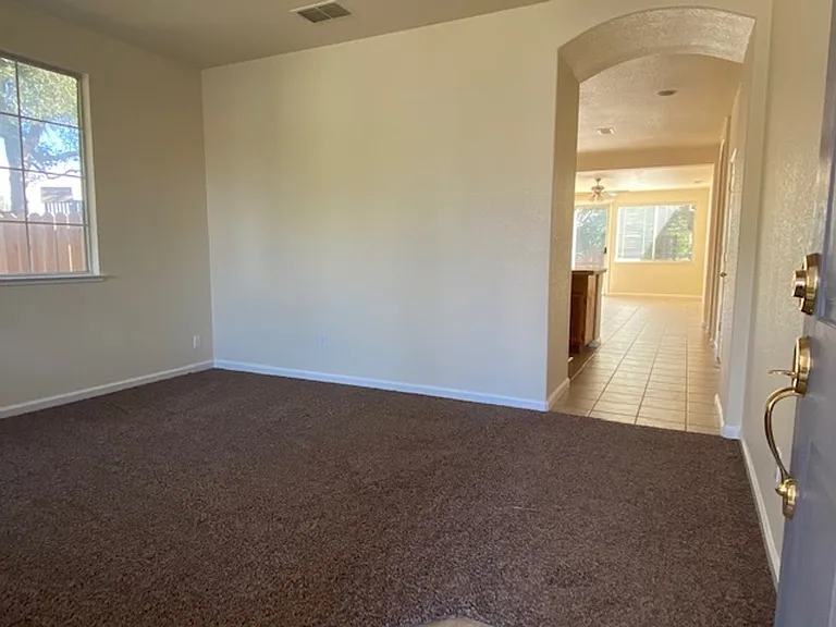 216 Shanley Ct — Photo 2