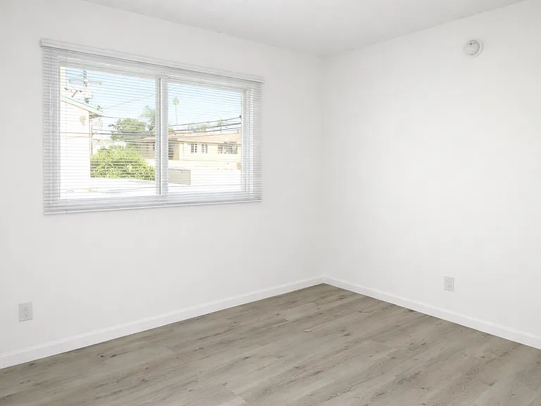 812 Larch St — Photo 12