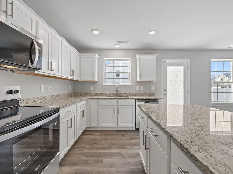 4500 Sandstone Dr — Photo 24